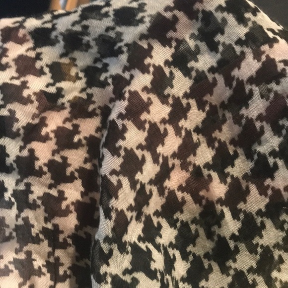 Shear houndstooth oversized scarf - Picture 4 of 4